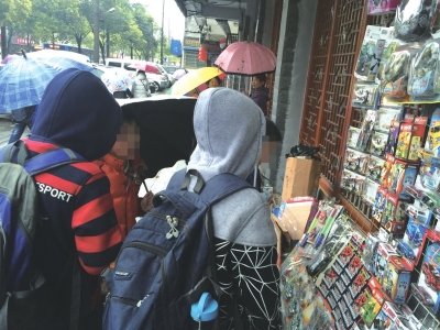 �۽�У԰�ܱ߻�����У�ſڵ��ջ��ǡ������ڵ���