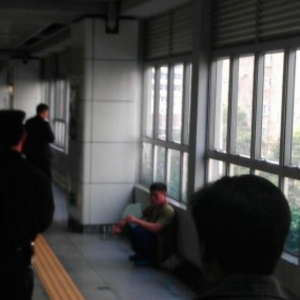 ���ڵ��������ӳƱ�׷ɱ �߷��侯��