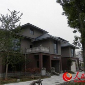 ��������լ�������ֱ���Ⱥ �м�ɽ����������ľ