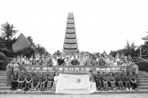 ���и����������ߺ�ɫ֮�á�������������վ�߽���������ʿ��԰